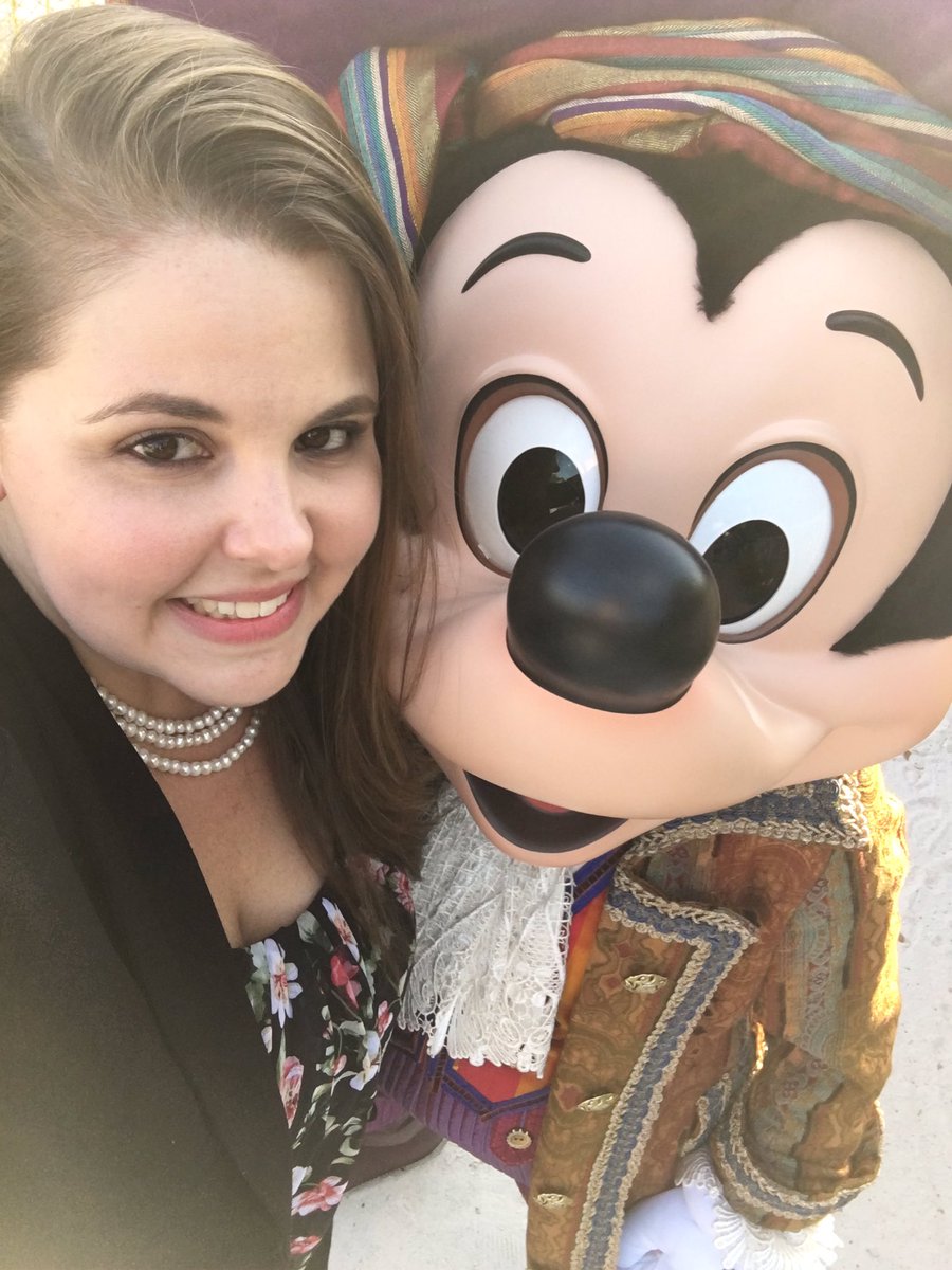 Slake03's tweet photo. Did I take selfies with all of the characters? Yes I did! #DisneyNerd #RaganDisney #CharacterHunter #NeverGrowUp https://t.co/EhzFRH07I3