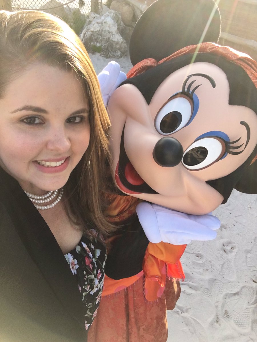 Slake03's tweet photo. Did I take selfies with all of the characters? Yes I did! #DisneyNerd #RaganDisney #CharacterHunter #NeverGrowUp https://t.co/EhzFRH07I3