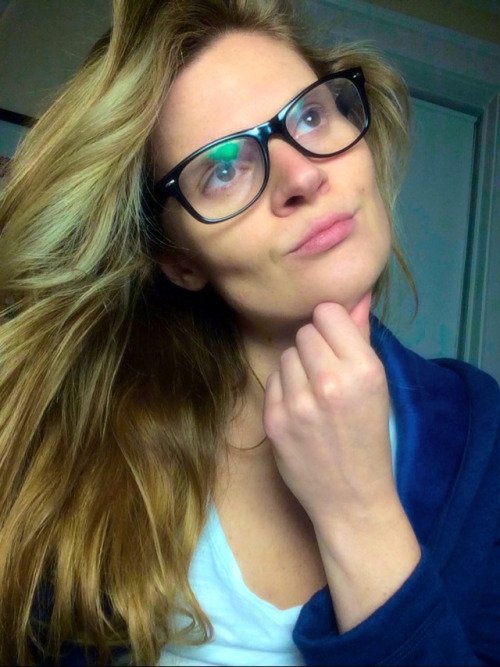 thistallawkgirl's tweet photo. Look at me with my blonde hair and nerd glasses. I look like the bastard child of MSNBC and Fox News. https://t.co/Z7324Qt0Dz