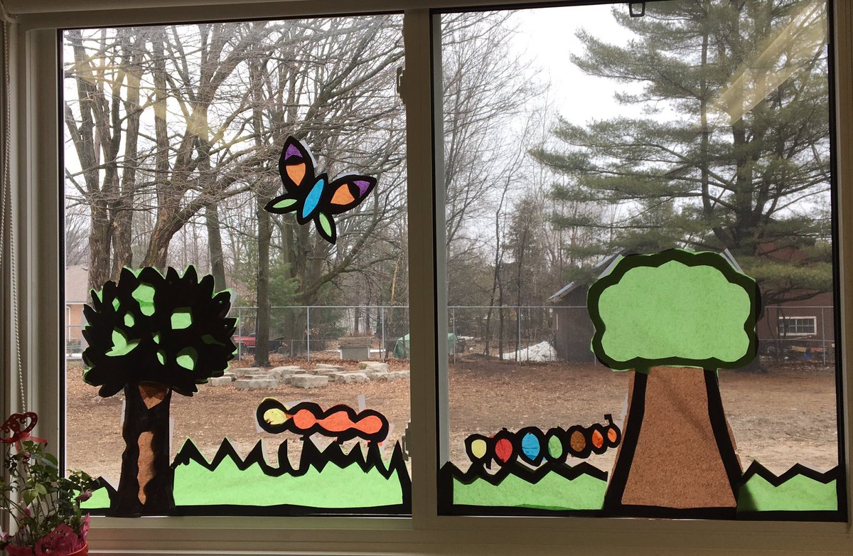 mrsLMarley's tweet photo. Our portable spring decor @WyevaleP #scdsbARTS #tissuepaperstainedglass #learningpersistence #harderthanitlooks https://t.co/nwnZzgtaeB