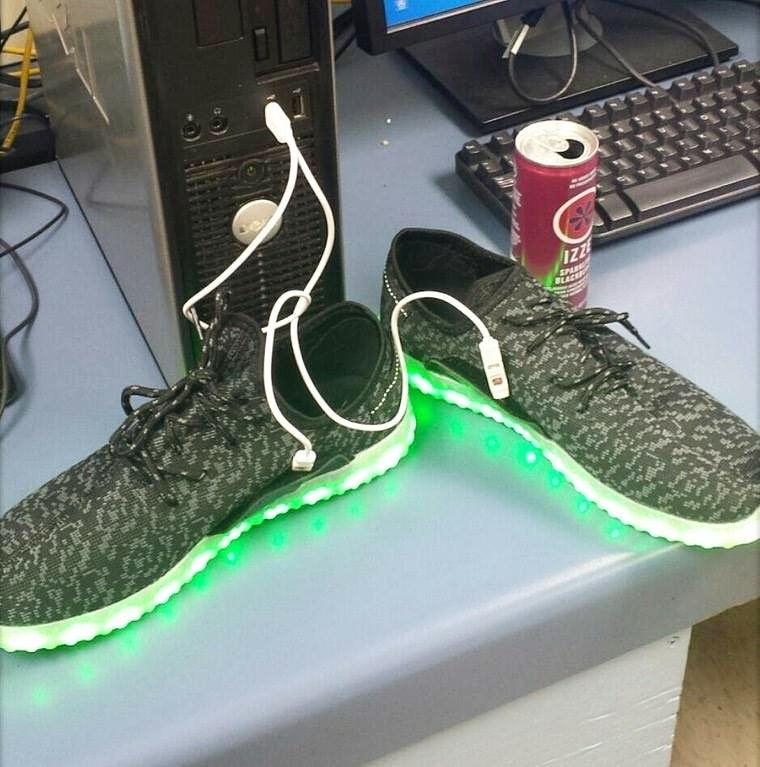 dailytechhumor's tweet image. Charging my sneakers 😃. #dailytechhumor #tech #techdesigner #designer #humor #geek #technology #techhumor #coolsneakers
