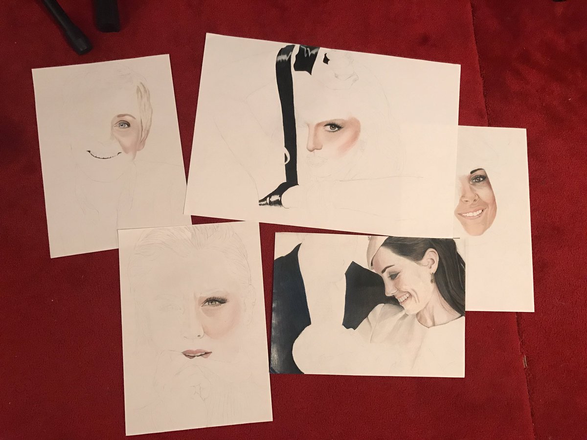 brittneybrits's tweet photo. What it's like to be a student😂#cantgetthingsdone #letmefinish hope i'll be able to finish @Sarah_Hyland ´s soon..#kaleycuoco #kate #william https://t.co/JUCWhhiim1