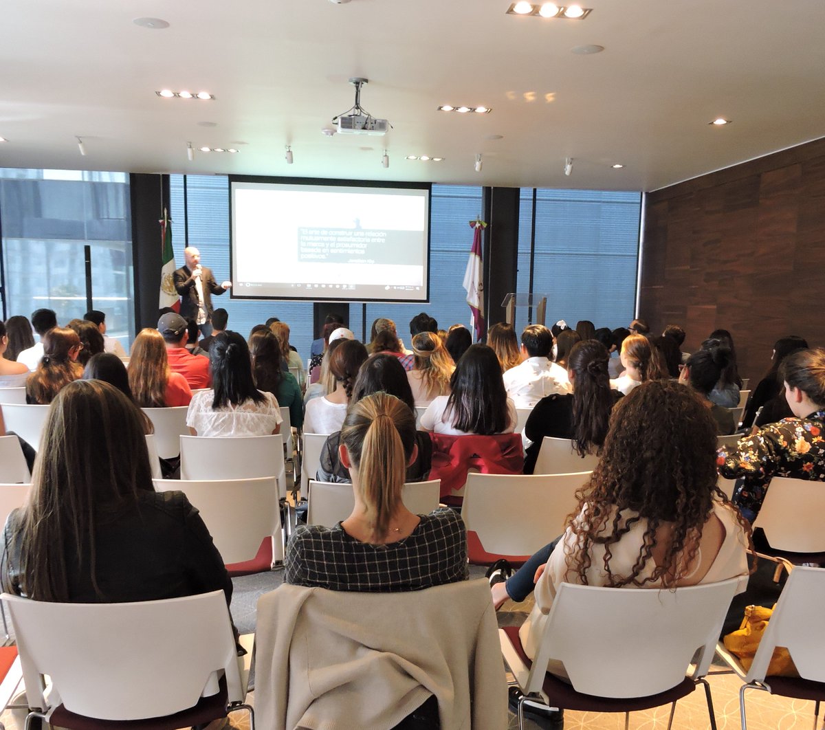 imagenpublica's tweet image. Hoy tuvimos conferencia con @Jonathanklip, nos explicó la importancia del marketing en nuestra era. #LinkConference #OrgullosamenteCIP