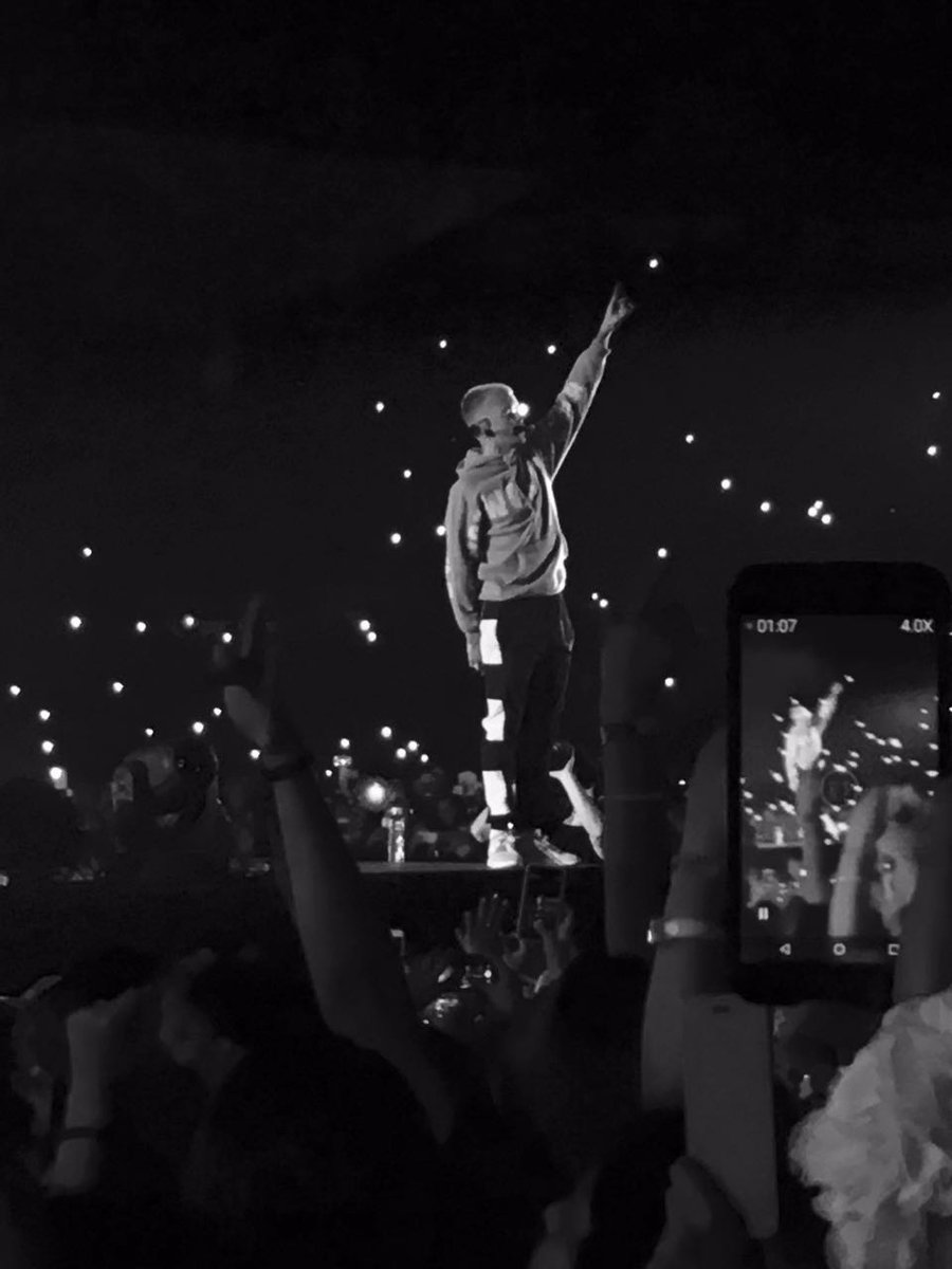 kaataa8's tweet photo. TODAVIA NO ME LA CREO LDJSKH😻😭😭MORIRE FELIZZ💜🔥23•03•17 #PURPOSETOURCHILE #JustinBieberEnChile #DREAMS #takemeback https://t.co/hHSb52POdP