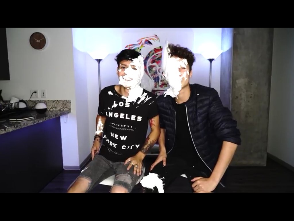 Que agresivos son @ElJuanpaZurita <a href="/Soymarioruiz/">Mario Ruiz</a> 😂😂 pero aun así me encantó el video 😘