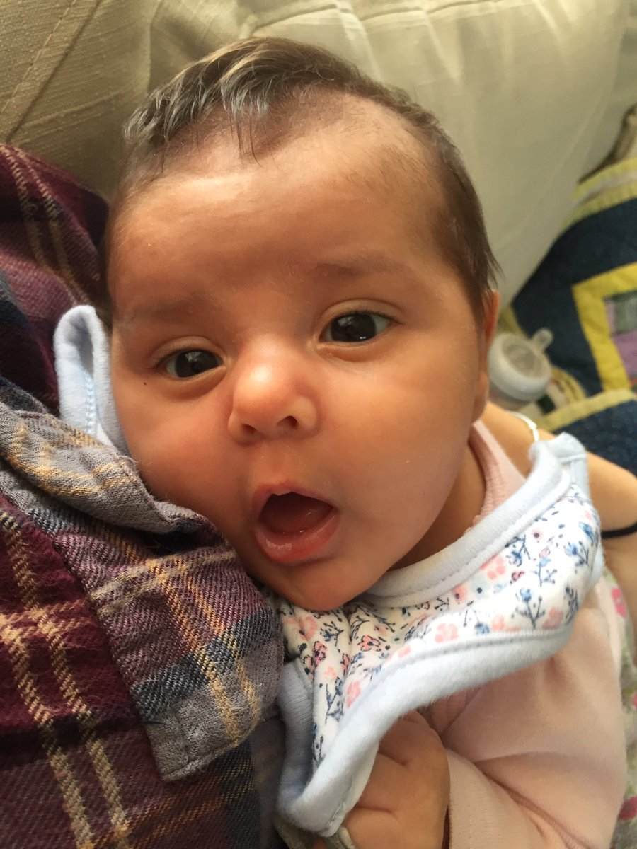 sbbig_htebazile's tweet photo. i've had to pee for 30 minutes now but every time i put her down she starts screaming๐ #pleaseletmepee #only5seconds #youreokipromise https://t.co/KpKcwXA41c