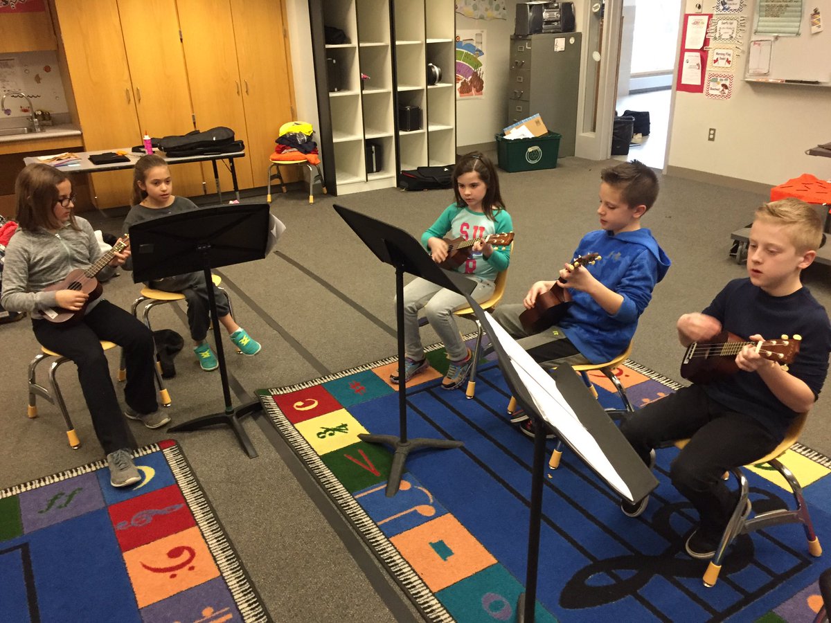 BatchelderMusic's tweet image. I have so much fun jamming with these kids on Tuesdays! #ukecandoit @TheBatchBulldog