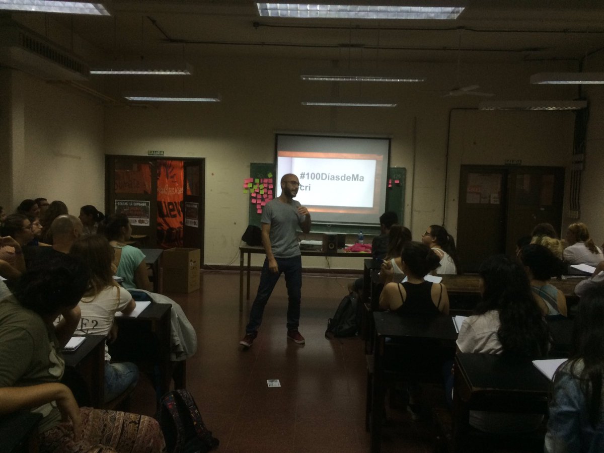 transmediaUBA's tweet photo. Ahora @martinked presenta su tesis de grado #100DiasdeMacri https://t.co/Doc67nMdEX