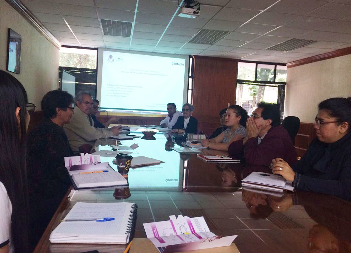 IPN_DFIE's tweet photo. #CGFIE itinerante visitó la #ESEO para realizar la presentación del #PIInE
Trabajando juntos en los #ProgramasInstitucionales https://t.co/WlEFSPSdZR