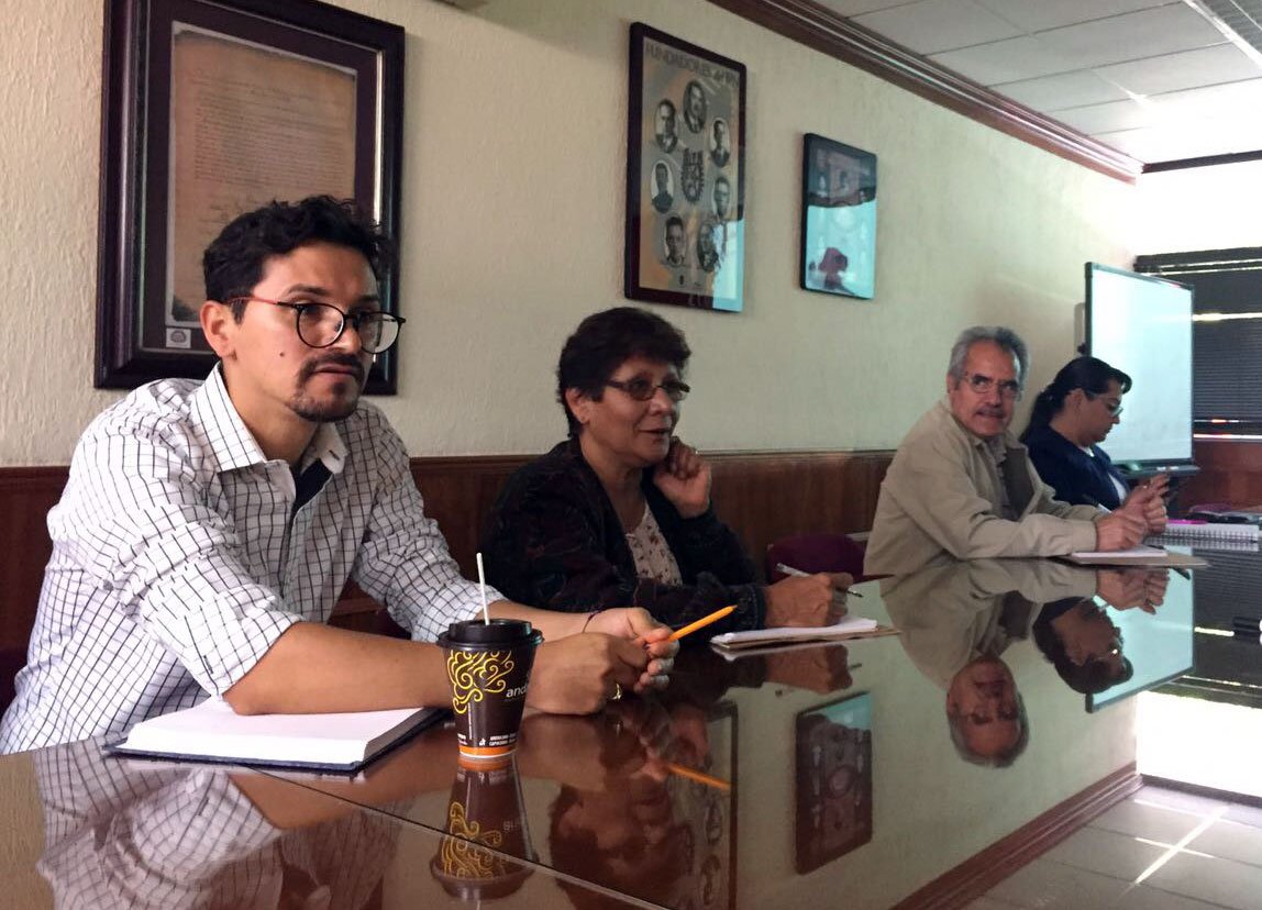 IPN_DFIE's tweet photo. #CGFIE itinerante visitó la #ESEO para realizar la presentación del #PIInE
Trabajando juntos en los #ProgramasInstitucionales https://t.co/WlEFSPSdZR