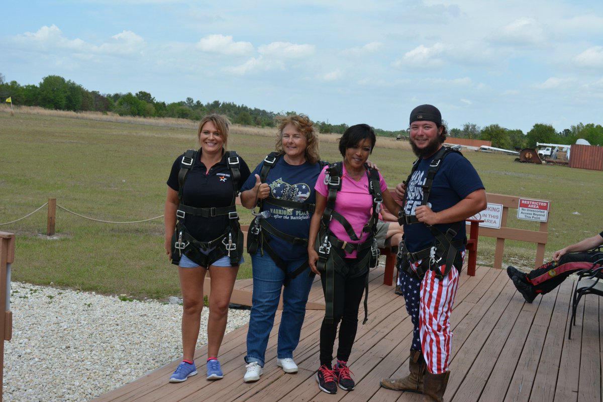 merj's tweet photo. W/ Christine @bumpciry93 @MissionBBQ, Kelly @MyWarriorsPlace & Jeffrey "Captain America" #navyvet at #CCP911Project #jump4thevets #Florida https://t.co/ctY7XeGrNF