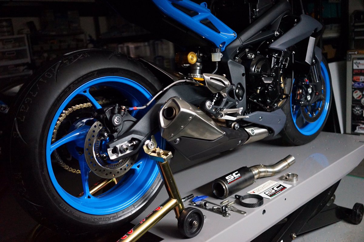 AaronColton's tweet photo. FB LIVE Q&amp;A AT 6:30PST while I Install the @scprojectexhaustofficial on the #StreetTripleR for the @BonnierMotorcyclegroup #HackdayTrackday https://t.co/Ap8gFttBQy