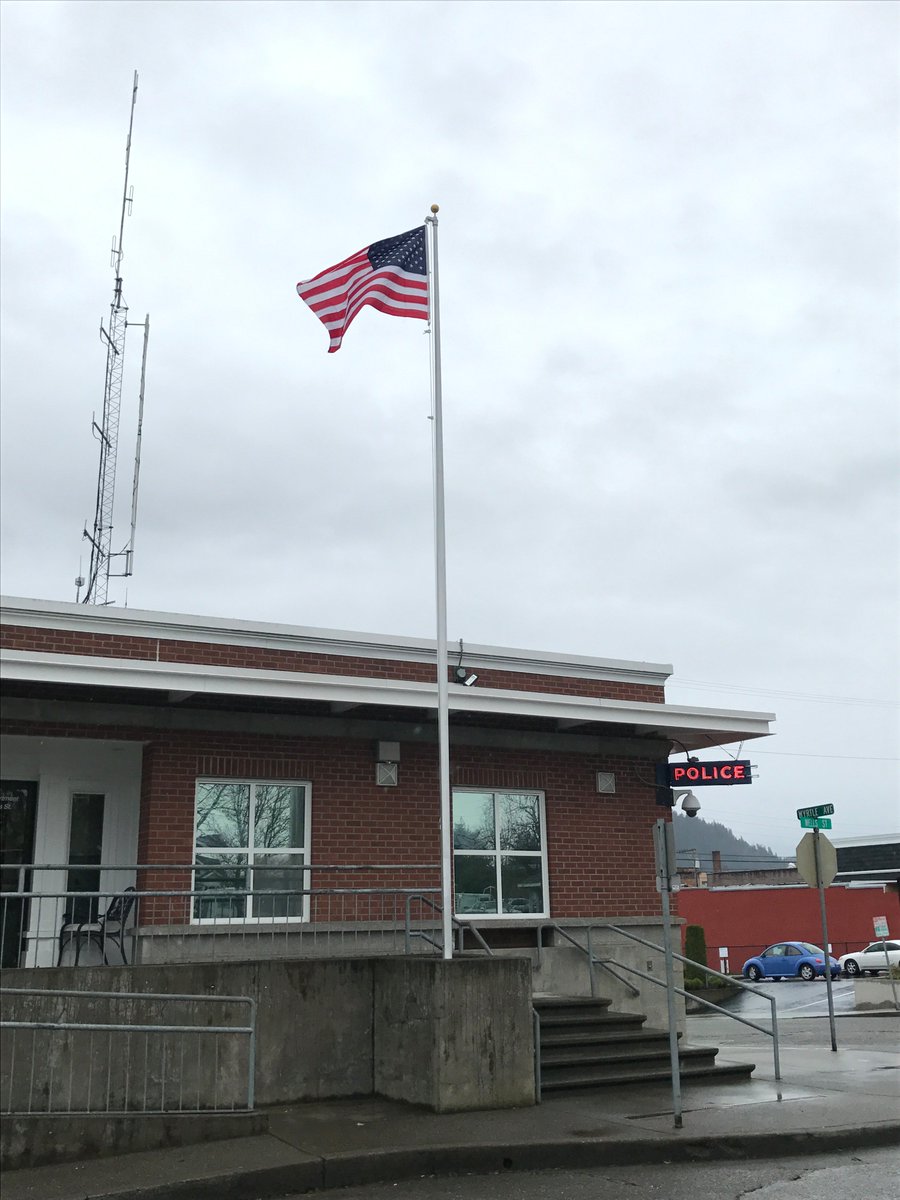 FlagsAFlying's tweet image. It was a great day for a new #flagpole for the Enumclaw Police Dept.  Their new #flagsaflying proudly above the station!