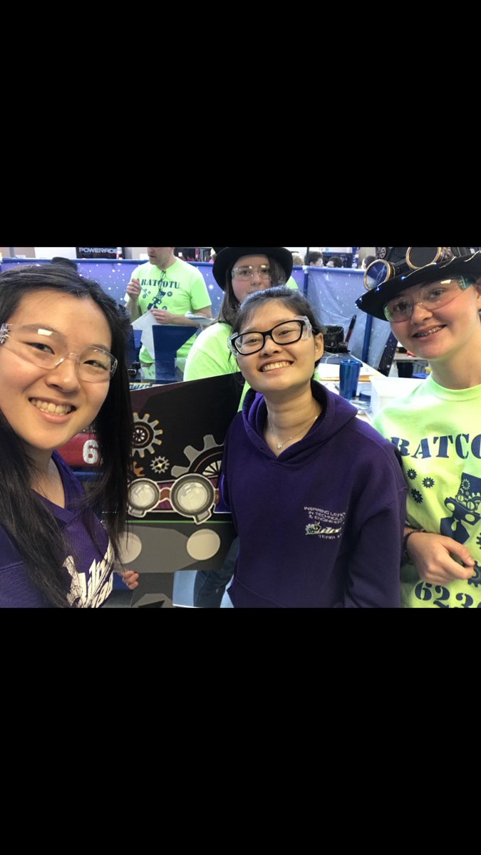 Some of the other entry's from our selfie contest! #lethubblefly