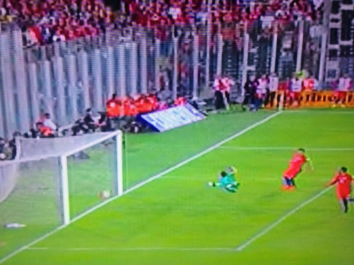 VictorGrao's tweet photo. Era gol de Rincón. Picó adentro https://t.co/TPzCuaXFha
