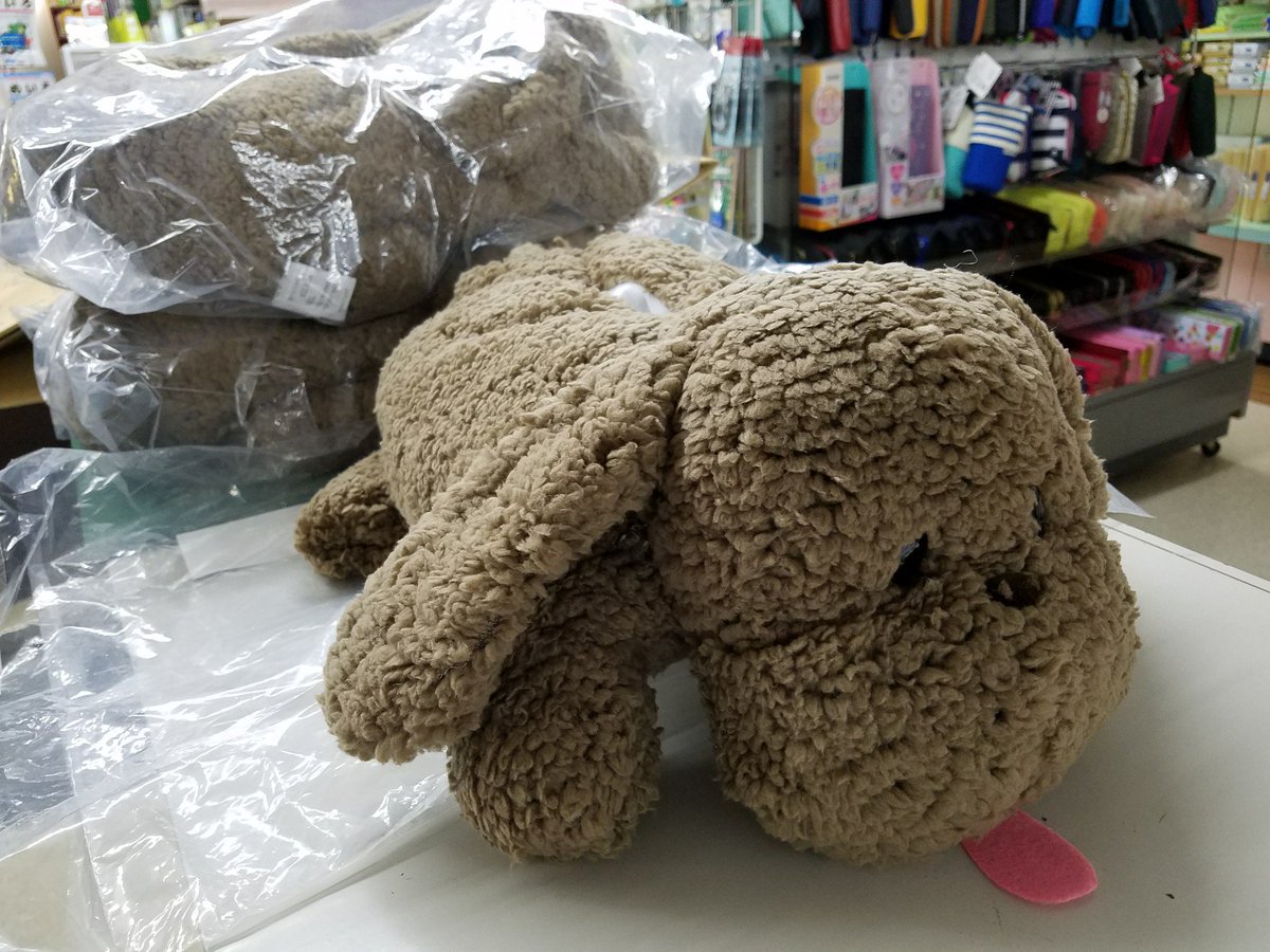 本と文房具の一清堂 通信販売受付中 בטוויטר ユーリ で人気のヴィクトルの愛犬 マッカチン のティッシュケースが入荷しました 公式試合には必ずリンクサイドまでヴィクトルが持って登場するアイテム モフモフ ふわふわがタマリマセン 入荷数が少ないのでお早
