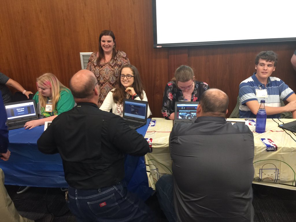 NinaGoreEd's tweet photo. Amazing student showcase at the board meeting! Thanks for letting our students "show off" their hard work! #BISDPride #digitallearnig https://t.co/87vudU113L