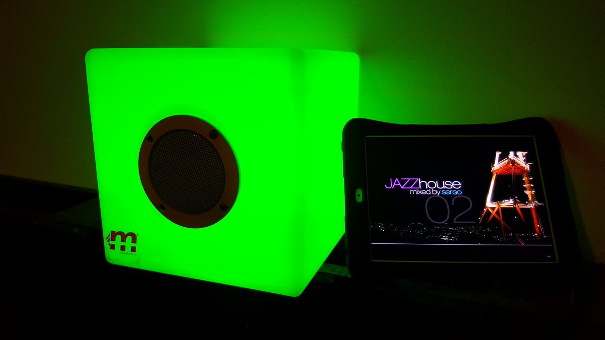 LUZEFit's tweet photo. Un ambiente único...
Se el alma de la fiesta...
Led Speaker Bluetooth #Landaa
@Malektronic #soundsperfect https://t.co/U3Xp2iPzdc