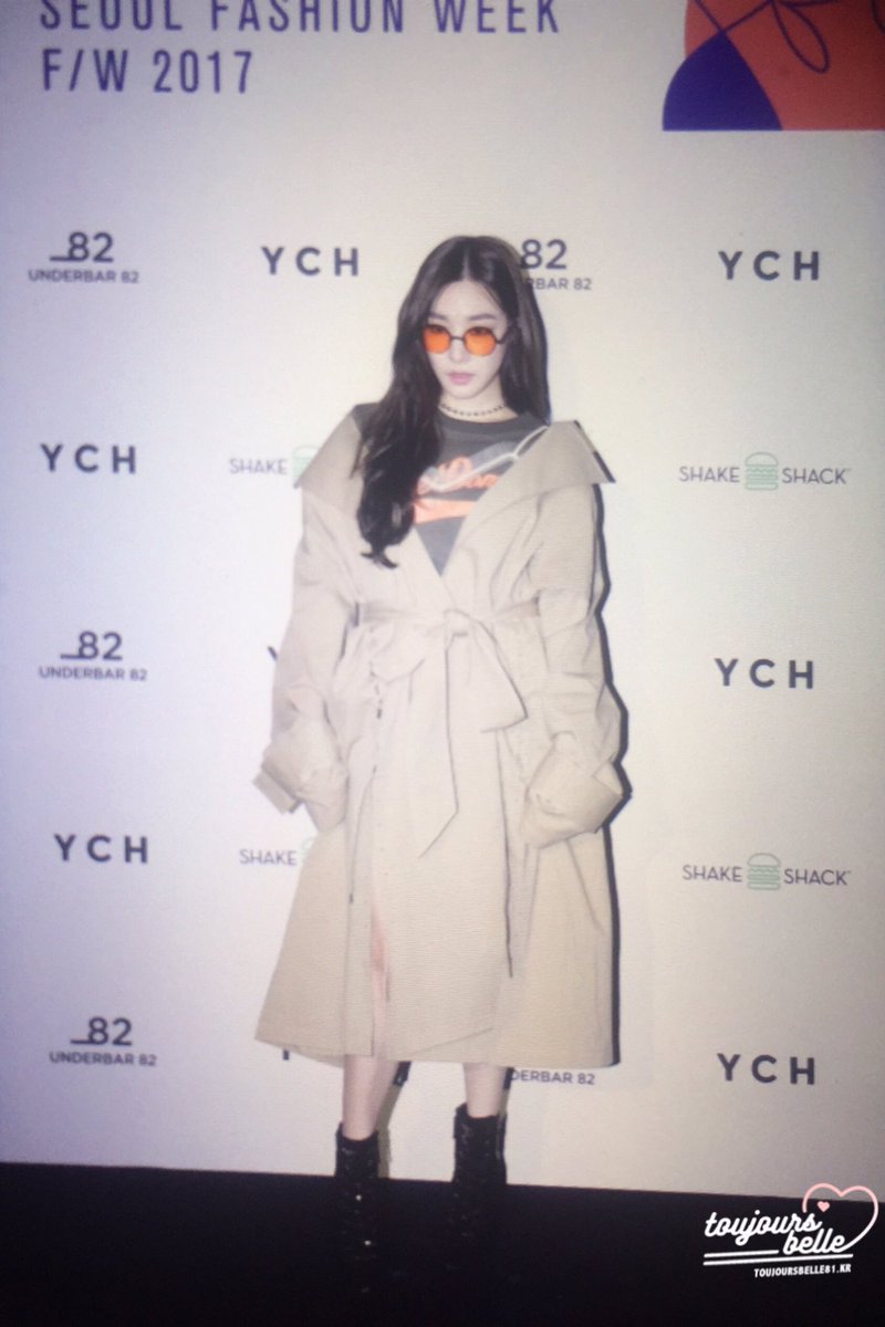 [PIC][29-03-2017]Tiffany tham dự sự kiện ra mắt BST Thu - Đông của thương hiệu "YCH" trong khuôn khổ "2017 S/S HERA Seoul Fashion Week" vào chiều nay C8D-WBcW4AEFg70