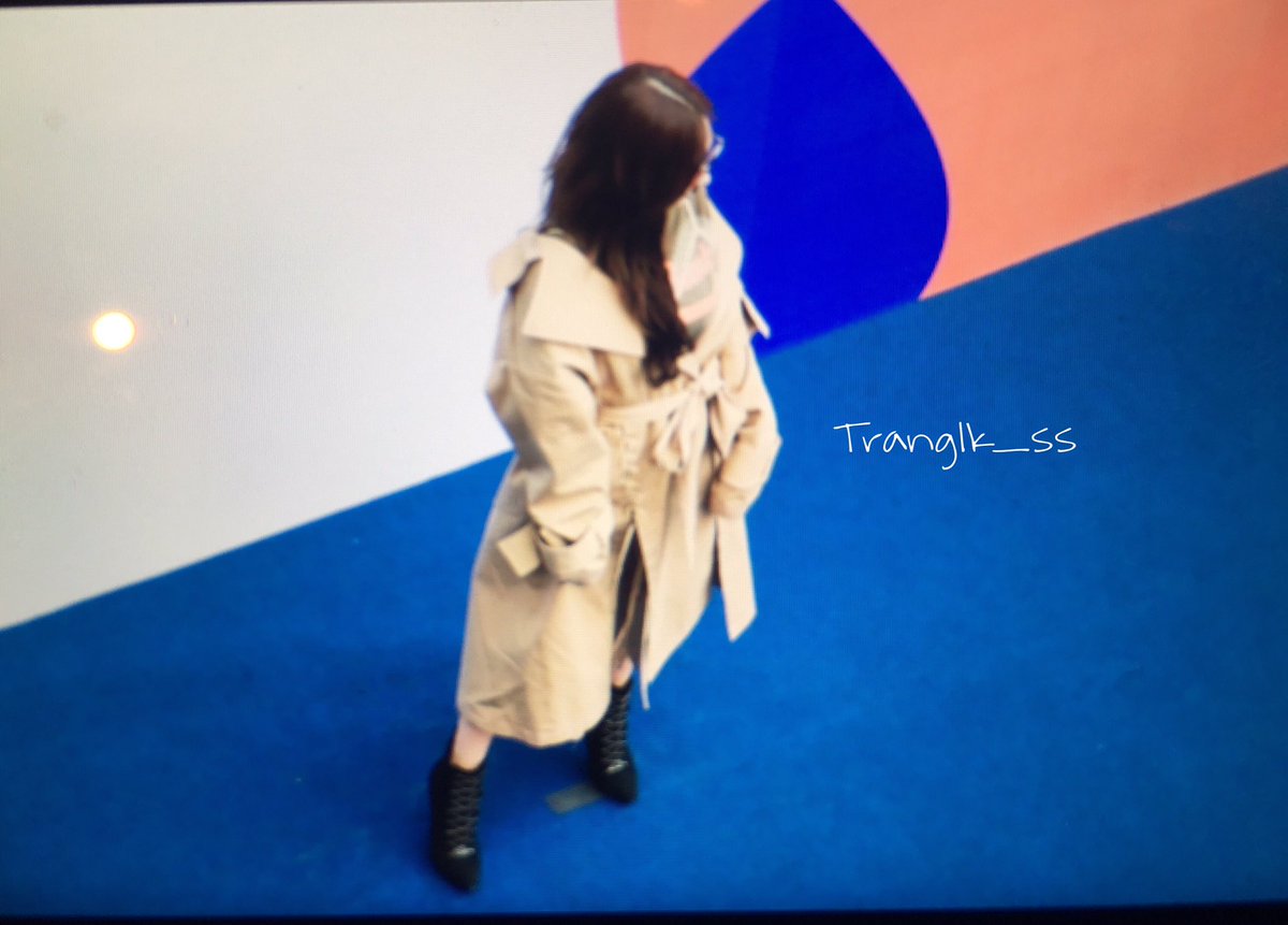 [PIC][29-03-2017]Tiffany tham dự sự kiện ra mắt BST Thu - Đông của thương hiệu "YCH" trong khuôn khổ "2017 S/S HERA Seoul Fashion Week" vào chiều nay C8D07sSXkAM47Lu