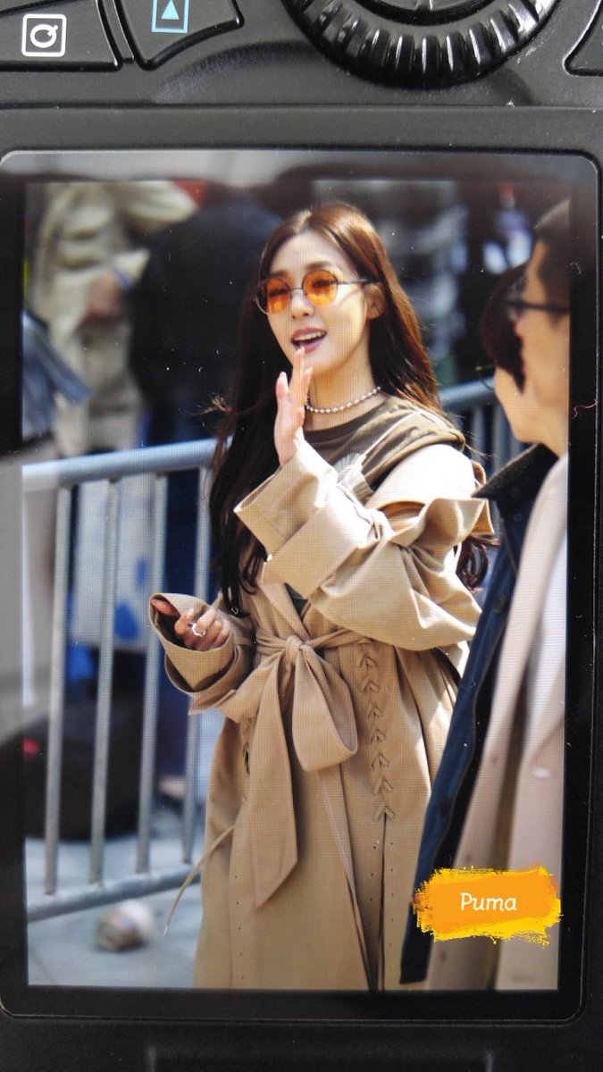 [PIC][29-03-2017]Tiffany tham dự sự kiện ra mắt BST Thu - Đông của thương hiệu "YCH" trong khuôn khổ "2017 S/S HERA Seoul Fashion Week" vào chiều nay C8D0nbXXwAAAfmV