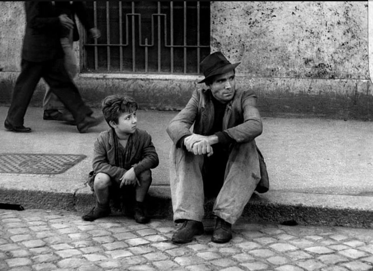 pedroatticus's tweet photo. Hoy en ciclo "Cine y trabajo" se proyectará a las 18.00 horas en Consejería @Fomento_RM  "El ladrón de bicicletas" de Vittorio de Sica. https://t.co/JQ4I9DppJb