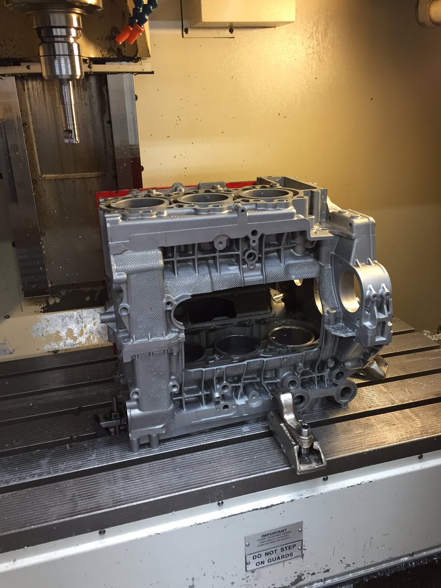 cliftonengineer's tweet photo. #Porsche #machining #986 #bridgeport  helping out our local Porsche indie with a cutaway engine block https://t.co/4TdBV76TMu