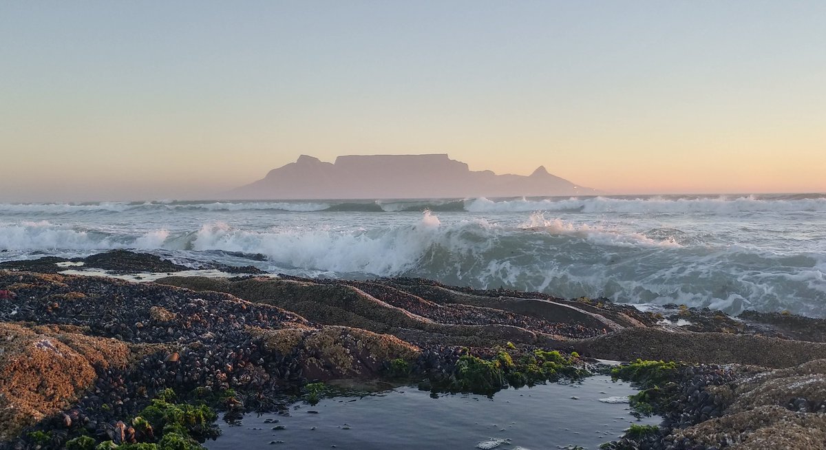 DiBrown5's tweet photo. Good morning #CapeTown
It's warm and clear, perfect weather for going to the top of #TableMountain for #PianoDayCableway
See you on top 👍 https://t.co/IrqqmHUoCp