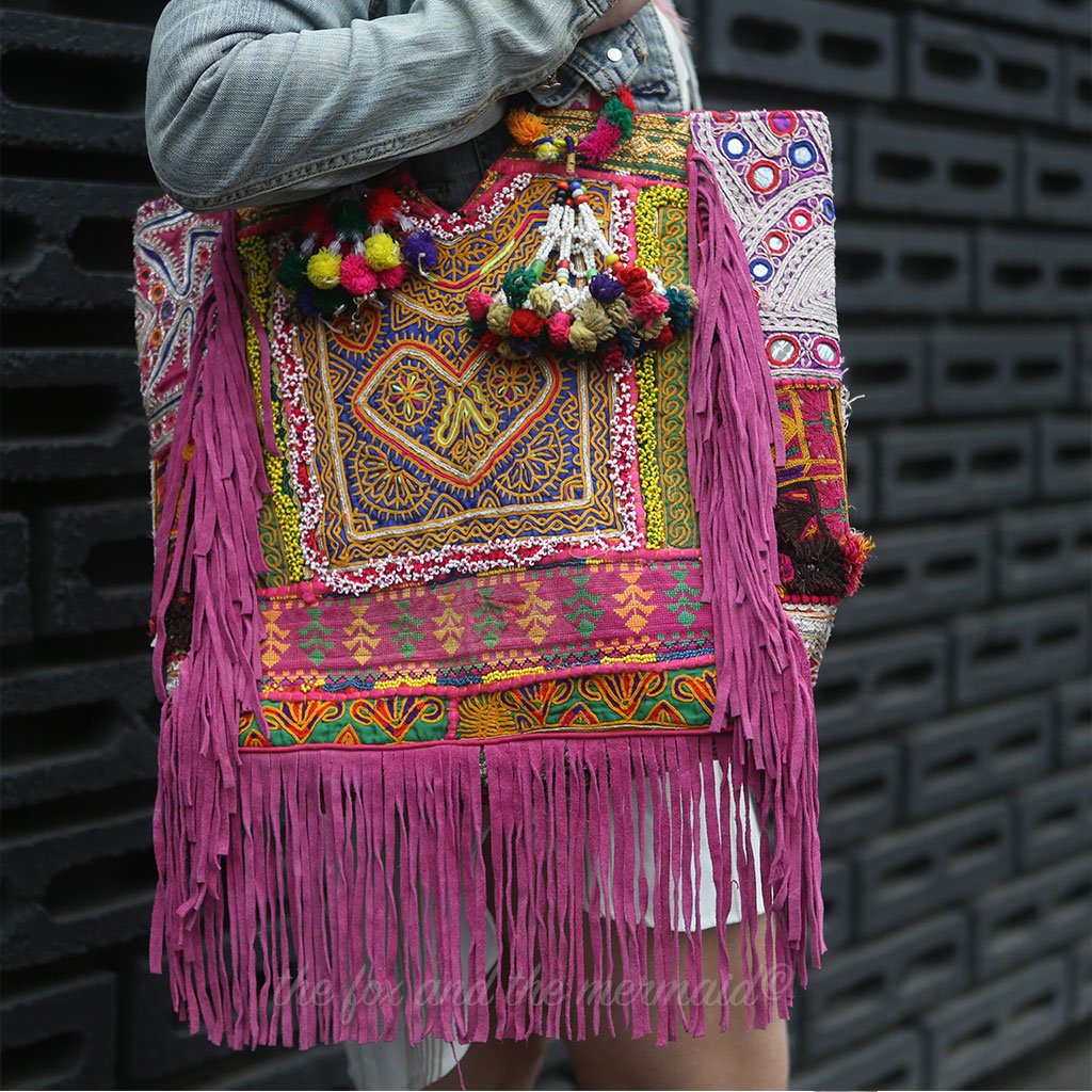 thefoxandtheme1's tweet photo. One of a kind banjara bag 💜 #bohostyle #banjarabag #gypsyfashion #Coachella2017 https://t.co/JTYwrLSrsg