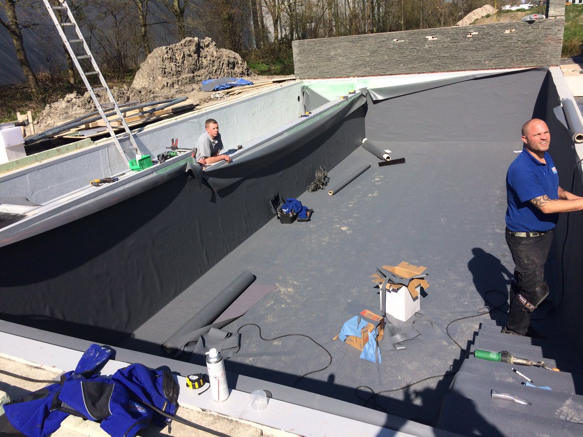 Het water kan er bijna in ! Mooi werk van <a href="/Geotop_nl/">Geotop Folietechniek</a>  !!