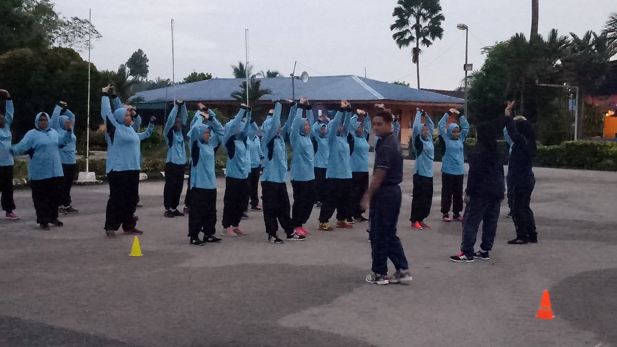 PlknAsahan's tweet photo. @PlknAsahan @jlknhq Update-modul fit4life, pelatih membuat Izuan pre test #LTest 
#plkn2.0
#WiraWirawatiNegara
#NadiNegaraku https://t.co/xDigXeUEne
