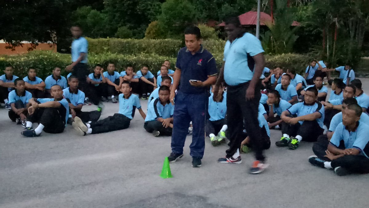 PlknAsahan's tweet photo. @PlknAsahan @jlknhq Update-modul fit4life, pelatih membuat Izuan pre test #LTest 
#plkn2.0
#WiraWirawatiNegara
#NadiNegaraku https://t.co/xDigXeUEne
