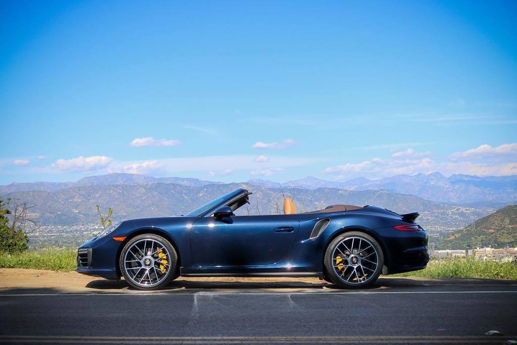 silerroad's tweet photo. Meanwhile, on #Mulholland (2). #porsche #911TurboS #turboscabriolet #drivetopless #ilovemyjob #mulhollanddrive #niโฆ https://t.co/NFmqyfZaH9 https://t.co/X2yQ46H1pG