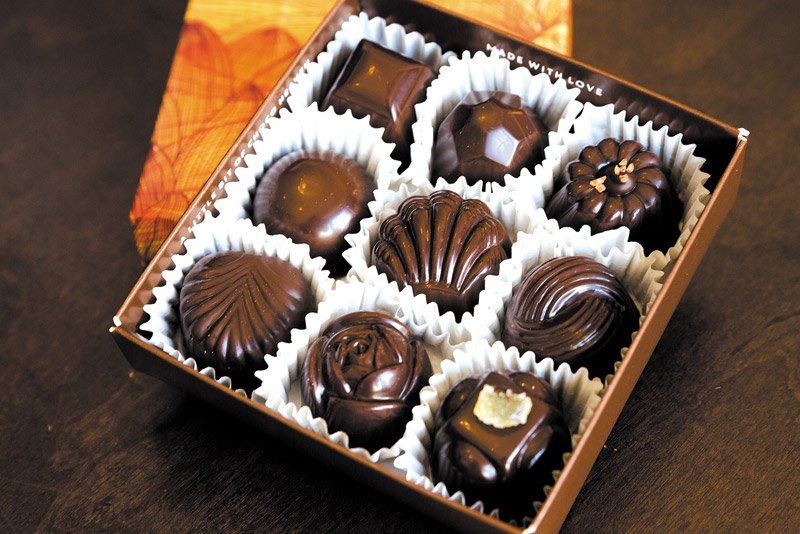 MetroHNL's tweet photo. Jaimie talks chocolate, and more chocolate, and more chocolate this week at Choco le'a. https://t.co/gdPFytinHV https://t.co/gf55p7N6l3