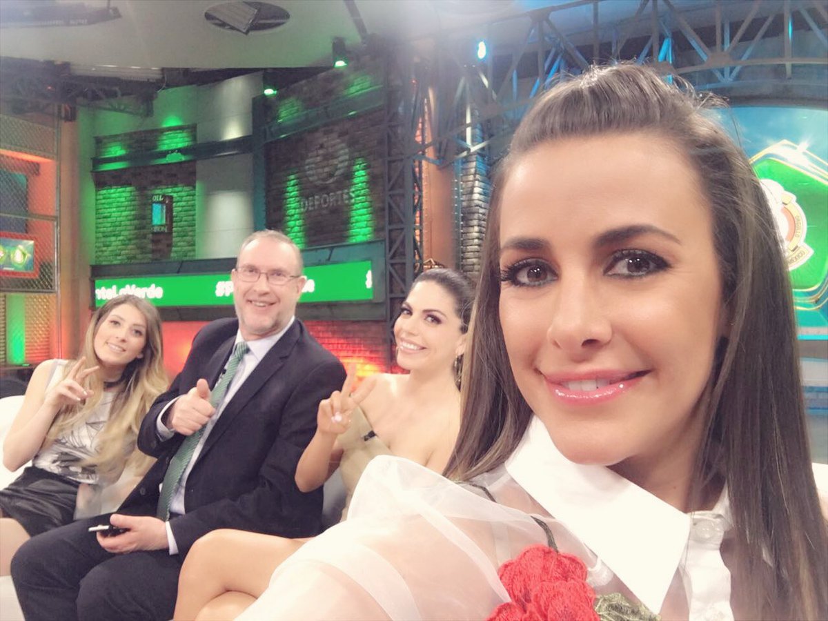 nahimachoura's tweet photo. Gracias por acompañarnos en la transmisión de hoy, Danielle, África y profe Tena 💚 Fue un gustazo!!! https://t.co/KgsqesMdJC
