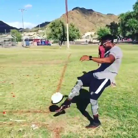 Marquette King wishes Derek Carr a happy birthday by wasting a perfectly good birthday cake 