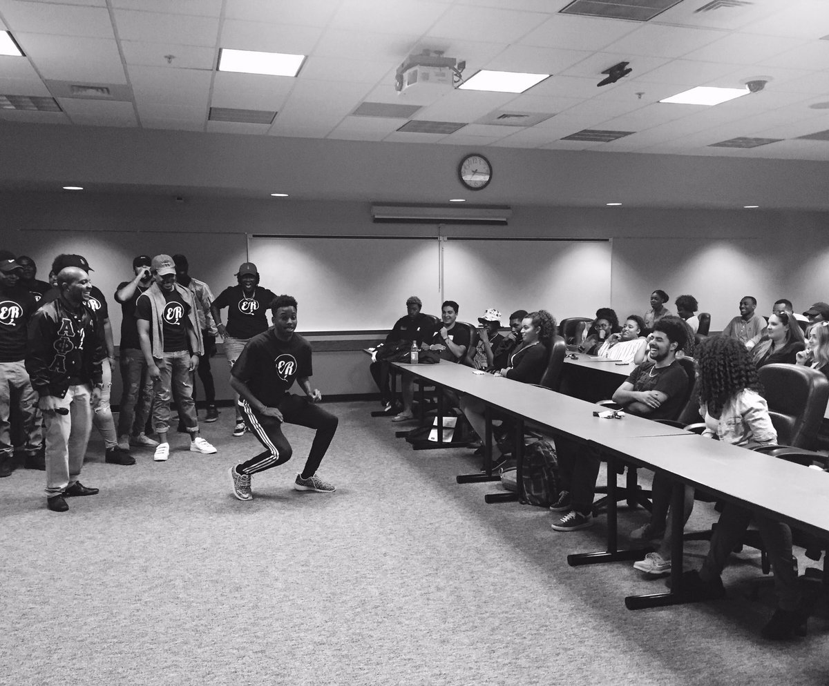 RhemaThompson's tweet photo. Such a great night & great turnout at the WildnOut-style #HostRoast. Don't miss the rest of #EagleMediaWeek! @FGCUeagleradio @fgcueaglenews https://t.co/Z6Q9GoOOmG