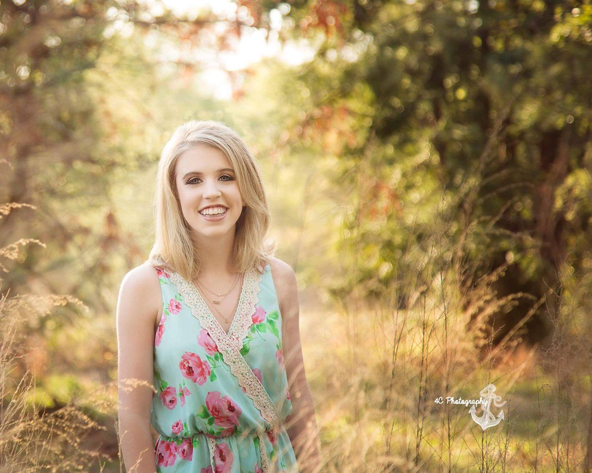 4CPhotog's tweet photo. Veteran's High School Senior Representative, Miss Anna Claire!  #SeniorPictures  #veteranshighschool  #Senior #4cphotography @4CPhotog https://t.co/aFM3UowkRO