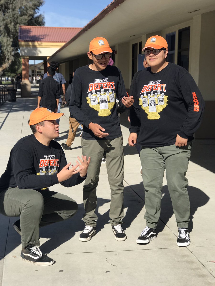 vibinoutwithbj's tweet image. aint nobody messing with my clique 😤💯✊🏼 #TwinDay #SpringWeek