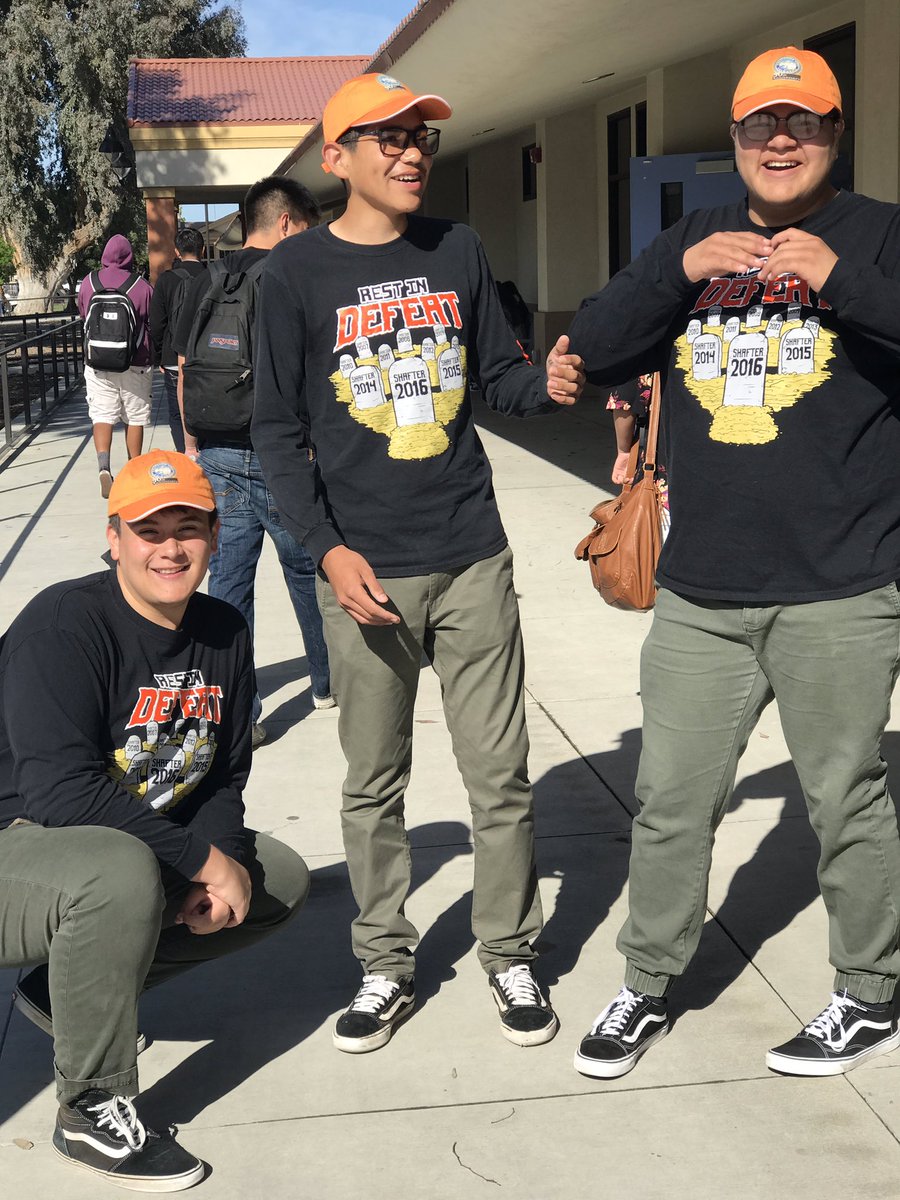 vibinoutwithbj's tweet image. aint nobody messing with my clique 😤💯✊🏼 #TwinDay #SpringWeek