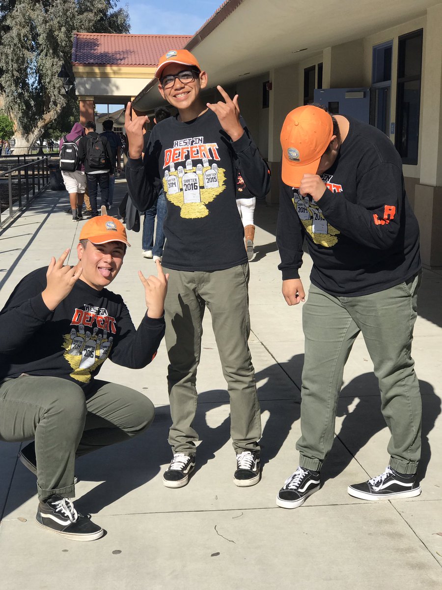 vibinoutwithbj's tweet image. aint nobody messing with my clique 😤💯✊🏼 #TwinDay #SpringWeek