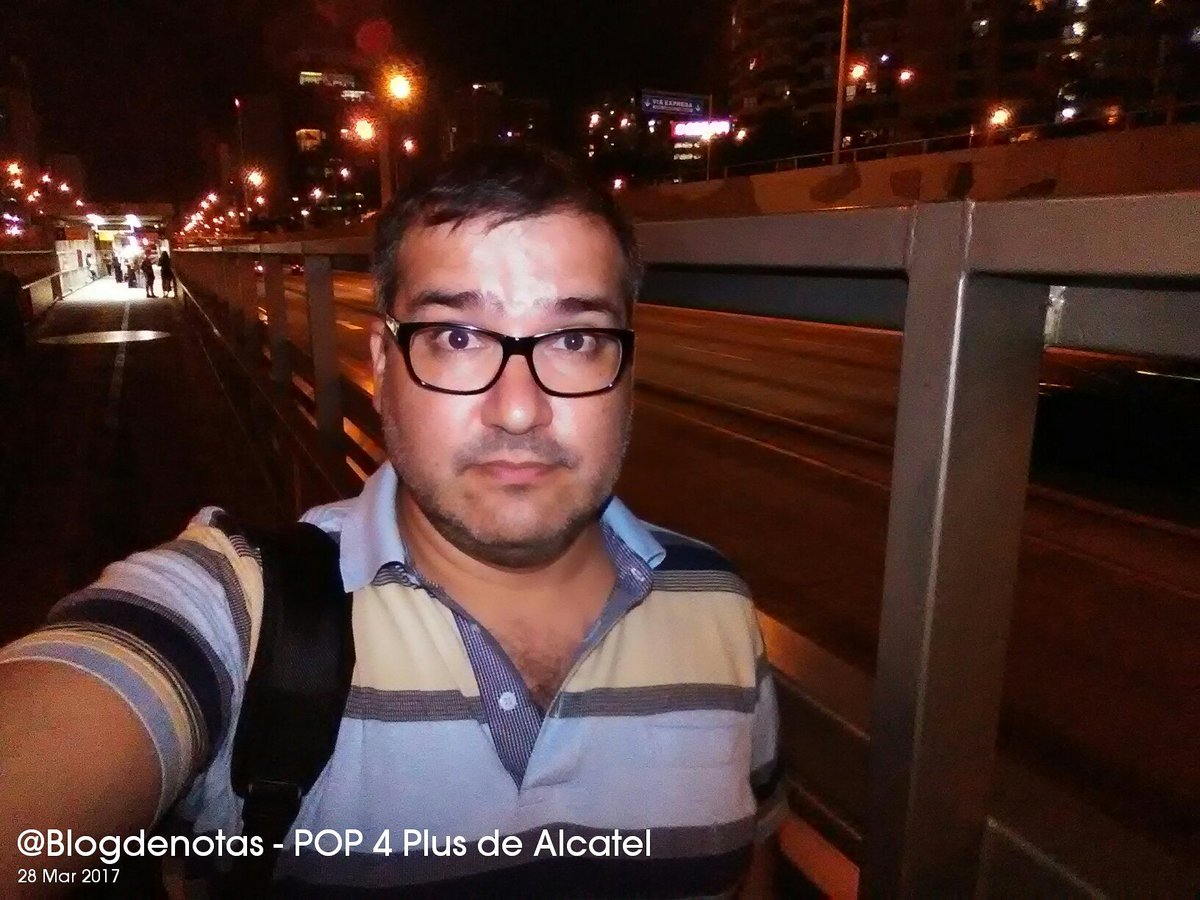 blogdenotas's tweet photo. Más pruebas #POP4Plus de @alcatelmobile. Selfie con luz artificial arriba y la segunda con poca luz. Flash delantero a full. https://t.co/RS705S7Flc