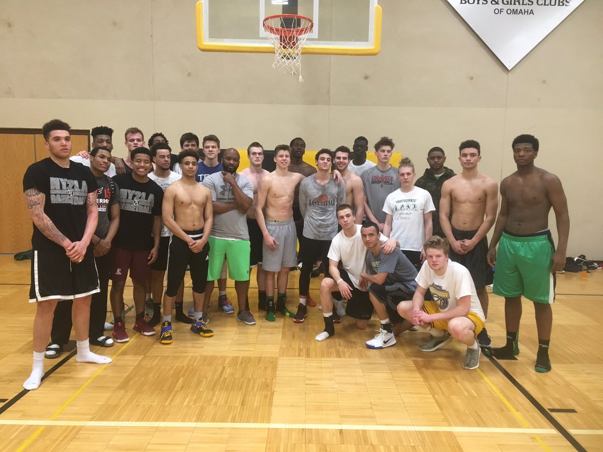 coach_GQ's tweet photo. Introducing the players of the 2017 #buffalowildwings NE All-Star Game!! @__Anthony35 Everyone else, tag yourself!! https://t.co/KivfFQnRSw