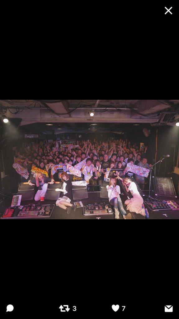 msx_41's tweet photo. 昨日のscandalは最高だった
セトリもライブハウスも
可愛いかったし、異性が見て「かっこいいな。女性として生まれてたらあんな風にかっこよくなりたいな」と素直に思うほど、かっこよかった。 https://t.co/RWLVuI7I6G