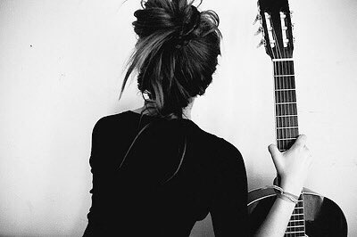 ApoyoLextrange's tweet photo. La tentación vive al lado. #LTVAL https://t.co/fZHHbXubIc