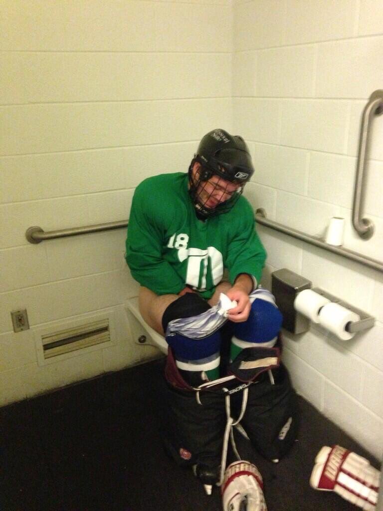 Foot_Soldier_'s tweet photo. @Buccigross #cawlidgehawkey https://t.co/TNSDuH0o4N