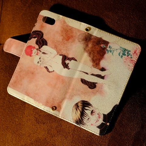 ヴィレッジヴァンガードオンラインストア 丸尾末広 Iphone手帖型ケース 笑う吸血鬼 丸尾末広 笑う吸血鬼 の月蝕歌劇団での舞台化にあたり 丸尾氏が描きおろしたポスターのイラストのiphoneケース 残酷で 妖しい美しさを貴女のiphoneにも
