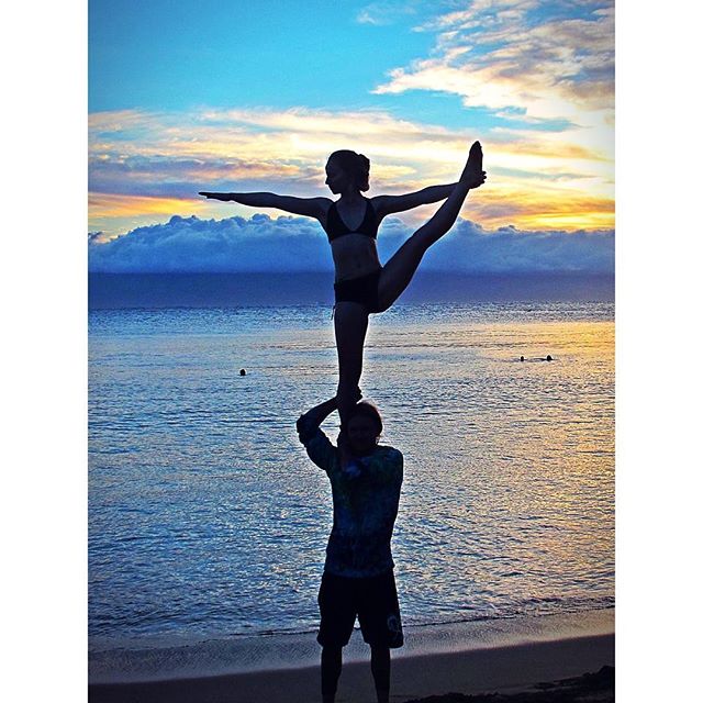 HoopingSkill's tweet photo. Flashback to a few years ago when Buddy and I were galavanting… https://t.co/FPnWToOB0G #mauihawaii #yoga #maui #slacklife #yogisofig https://t.co/VlVq3rlaSn