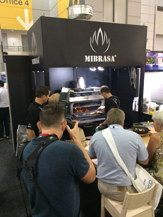 AHellonewman1's tweet photo. Photographing the photographer...#ovensmibrasa #comcater https://t.co/gsTIHJqrhH