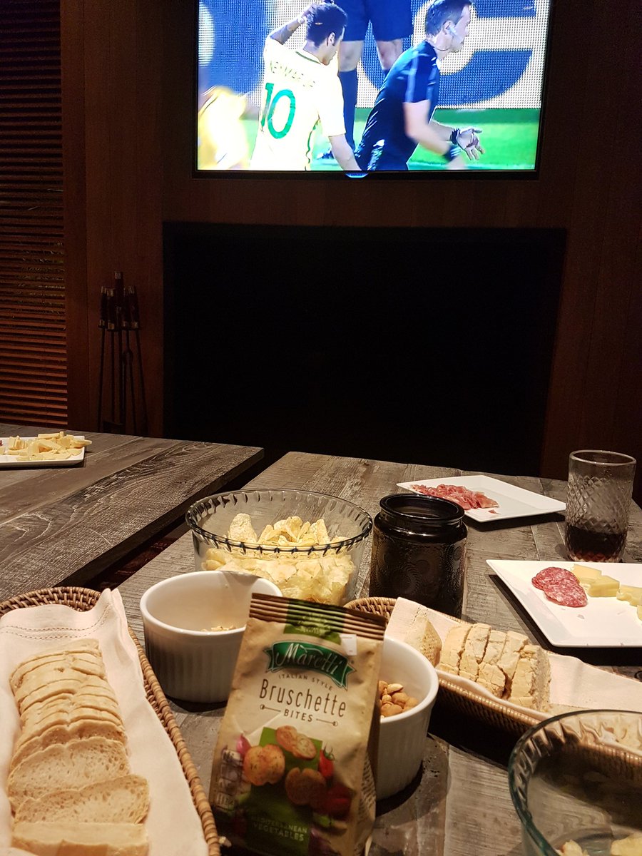 rafacotelo's tweet photo. No confirmo ni desmiento que tengo que subir una foto del partido pasado porque el estado es reservado. Por suerte están las #Maretti https://t.co/TxtLfI3q2I